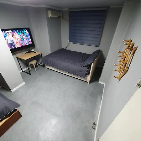 Seven Hostel
